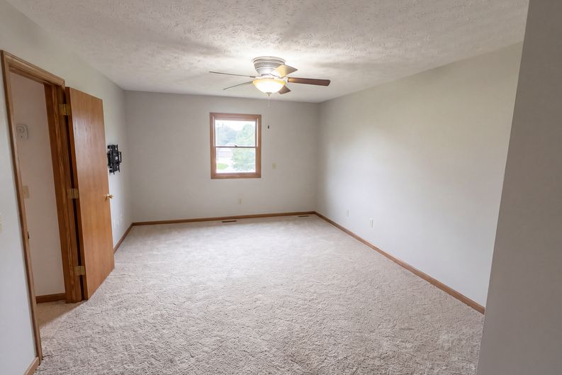 Photo 14 of 28 of 1100 Prescot Ave NW, Massillon, OH