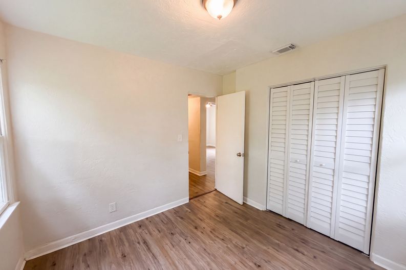Photo 8 of 20 of 706 Flanders Ave, Daytona Beach, FL