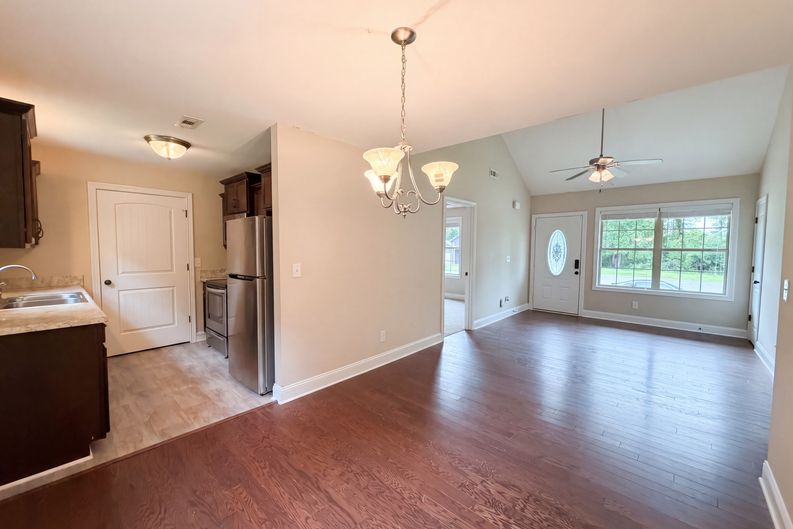 Photo 3 of 19 of 741 Inver Ln, Clarksville, TN