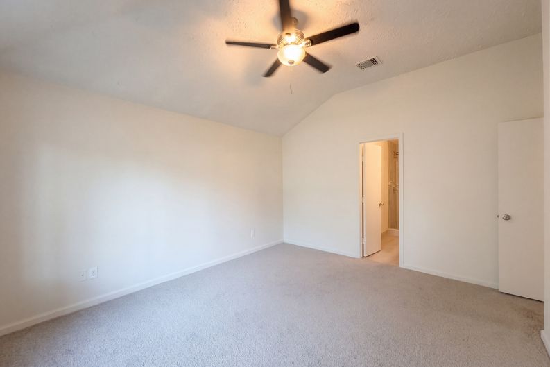 Photo 10 of 17 of 19858 Laurel Trail Dr, Cypress, TX