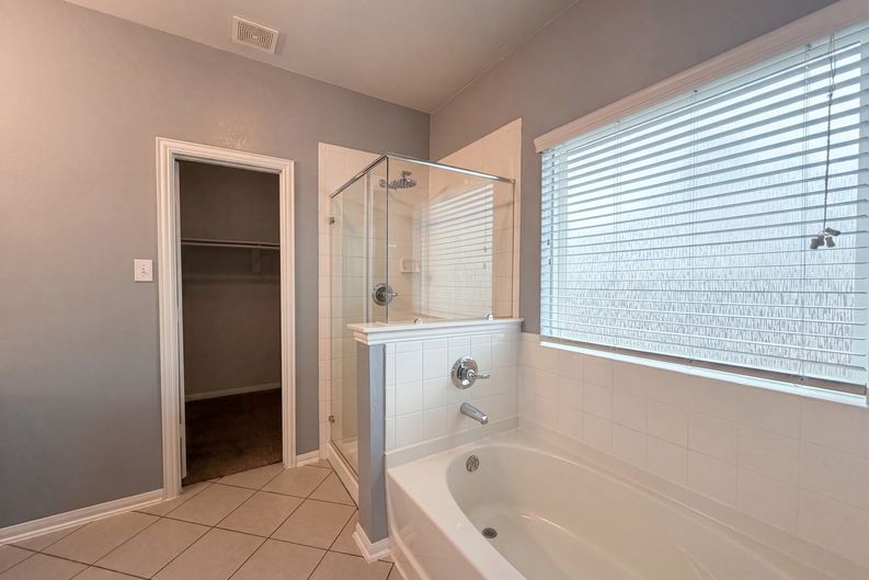 Photo 14 of 22 of 18664 Legend Oaks Dr, Magnolia, TX