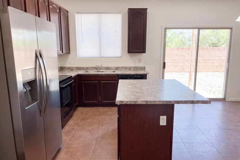 Photo 9 of 24 of 17533 W Mandalay Ln, Surprise, AZ