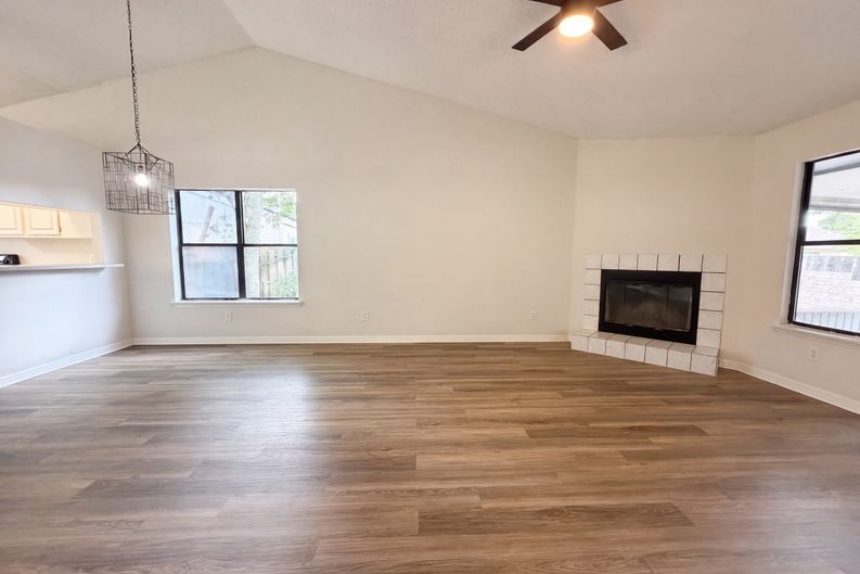 Photo 7 of 23 of 8048 Kilwinning Ln, Jacksonville, FL