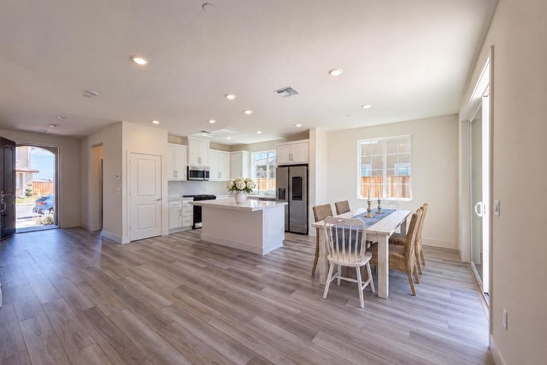 Photo 6 of 21 of 5860 Placer Dr, Tracy, CA