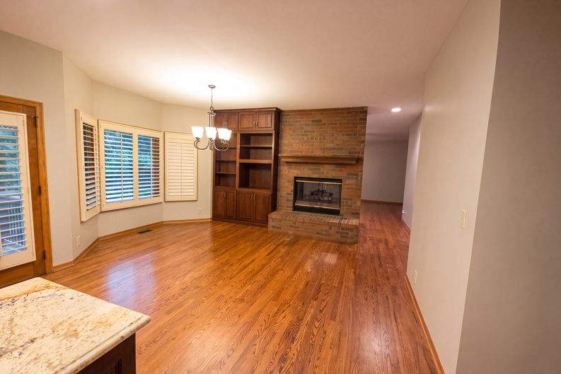 Photo 5 of 30 of 945 N Woodridge Ct, Wichita, KS