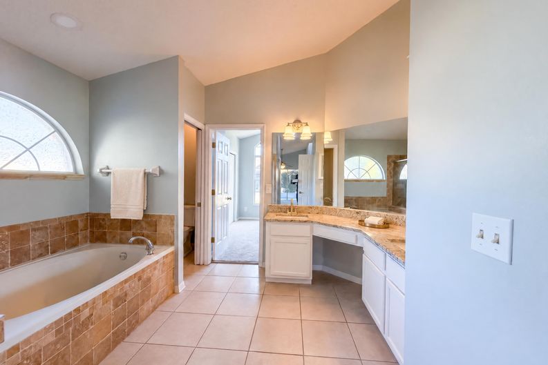 Photo 27 of 41 of 9703 Glenpointe Dr, Riverview, FL