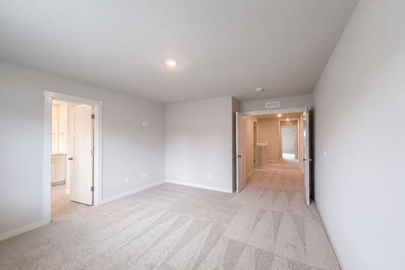 Photo 4 of 25 of 51093 SW Amsterdam Ln, Scappoose, OR