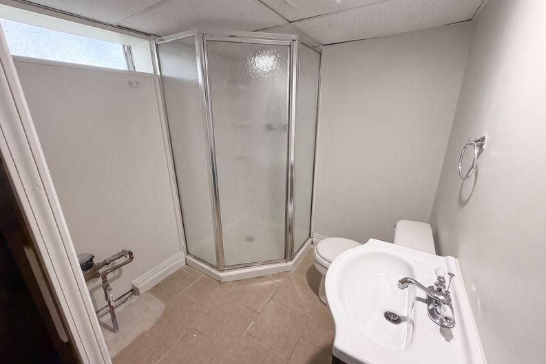 Photo 8 of 20 of 17590 Eastland St, Roseville, MI