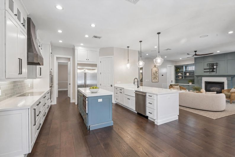 Photo 3 of 62 of 5105 W Neptune Way, Tampa, FL