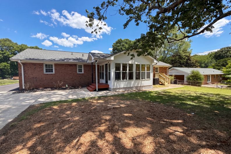 Photo 5 of 17 of 2611 Freemont Rd, Durham, NC