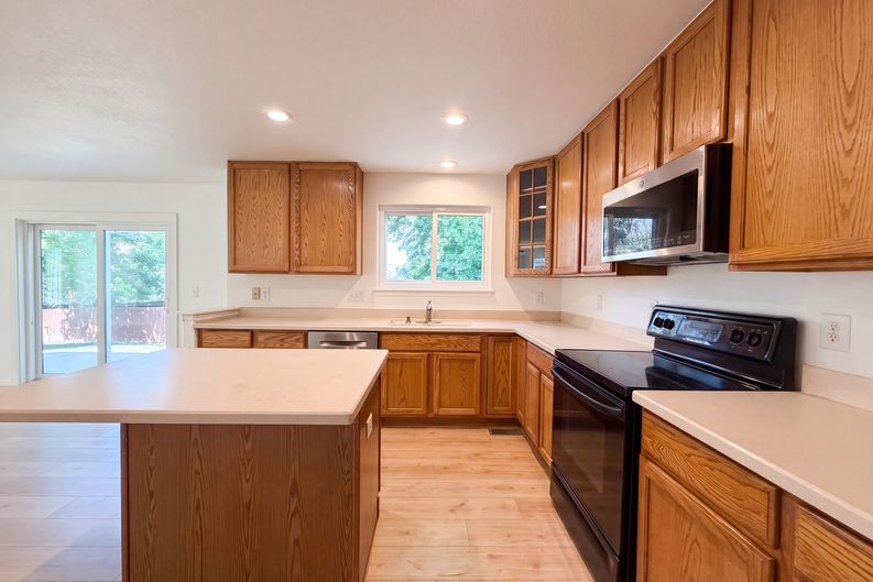 Photo 16 of 48 of 10562 Falcon St, Longmont, CO