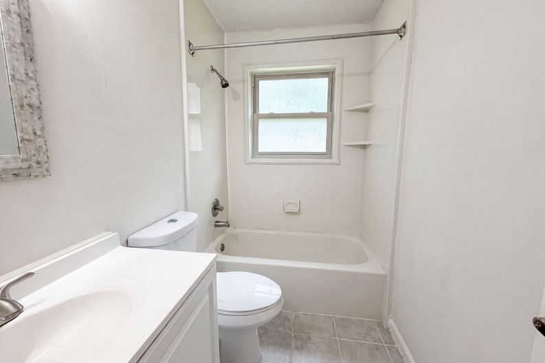 Photo 16 of 22 of 841 Chalmet Ln, Jacksonville, FL