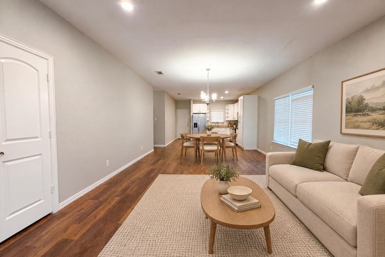 Photo 3 of 18 of 619 E Arlington Ave, Fort Worth, TX