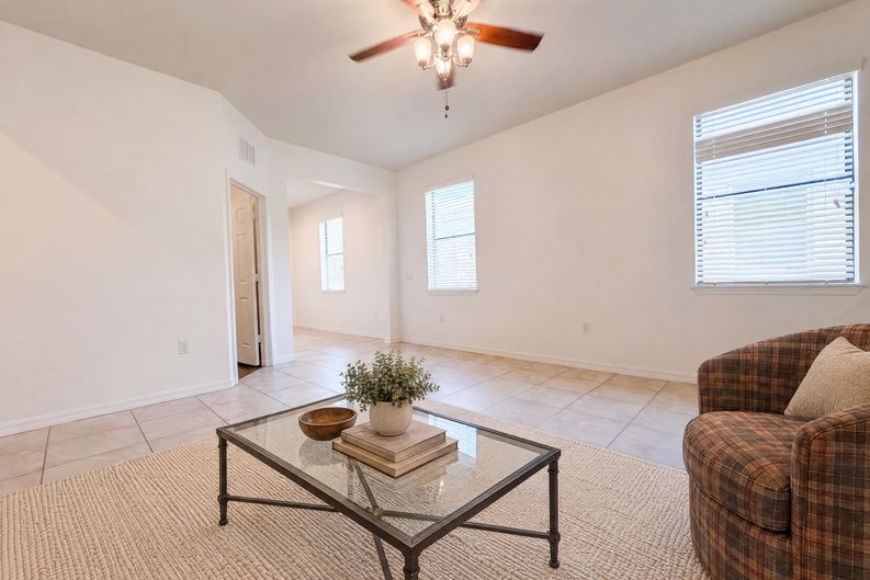 Photo 8 of 47 of 1416 Hickory View Cir, Parrish, FL