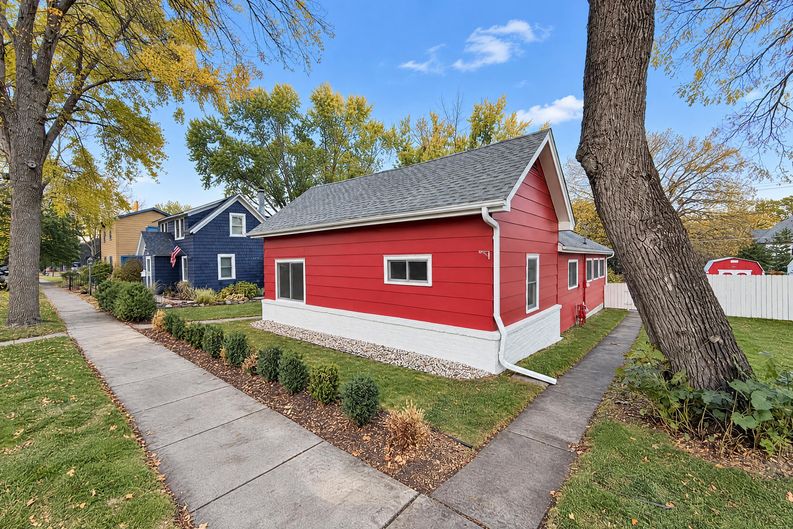 Photo 16 of 21 of 137 5th St N, Bayport, MN