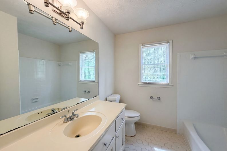 Photo 22 of 31 of 4479 Alpine Ct, Snellville, GA