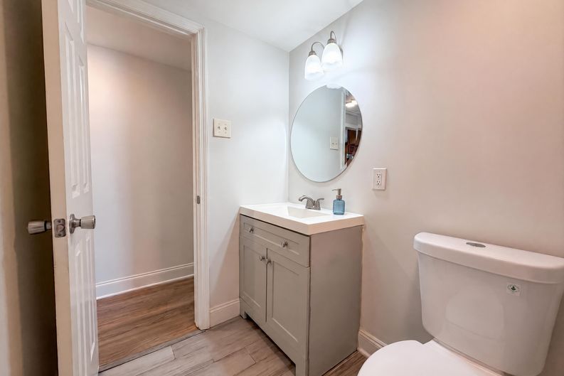 Photo 13 of 19 of 7008 Thurston Rd, Jacksonville, FL