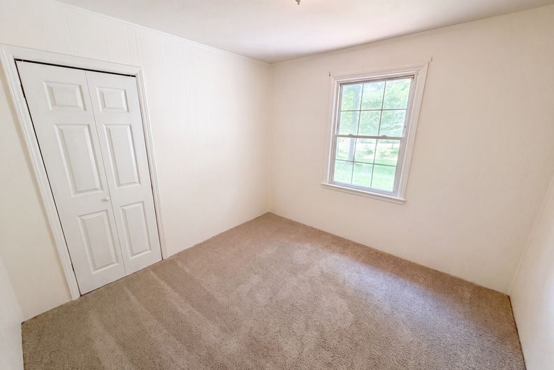 Photo 4 of 23 of 5100 Robinwood Dr, Charlotte, NC