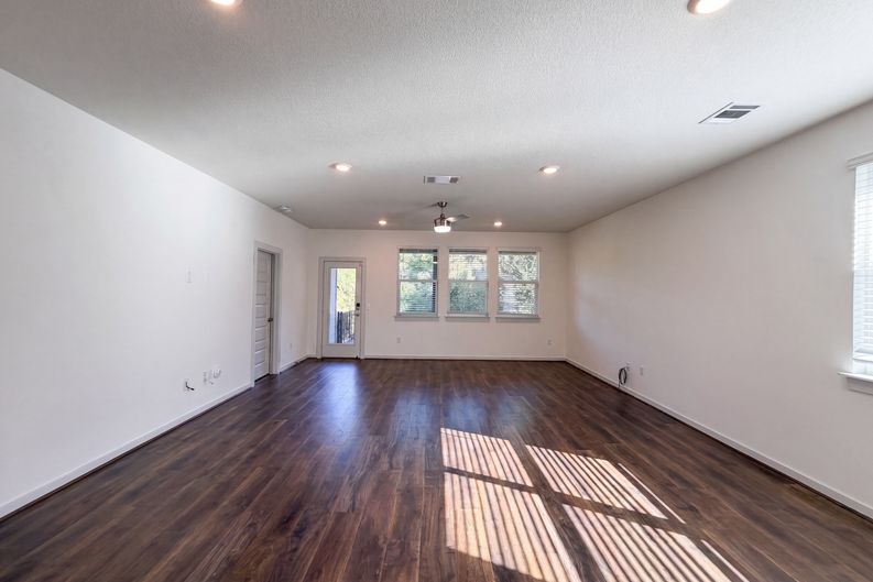 Photo 9 of 22 of 204 Florenz Ln, Georgetown, TX