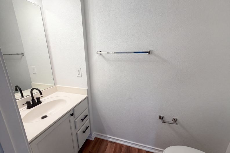 Photo 10 of 20 of 5406 S Hearsey Dr, Austin, TX