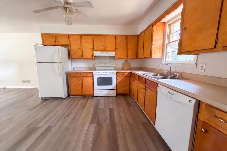 Photo 7 of 16 of 406 Lafayette Way, Camden, SC