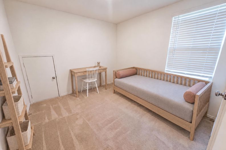 Photo 4 of 18 of 2972 Audles Ln, Dallas, TX