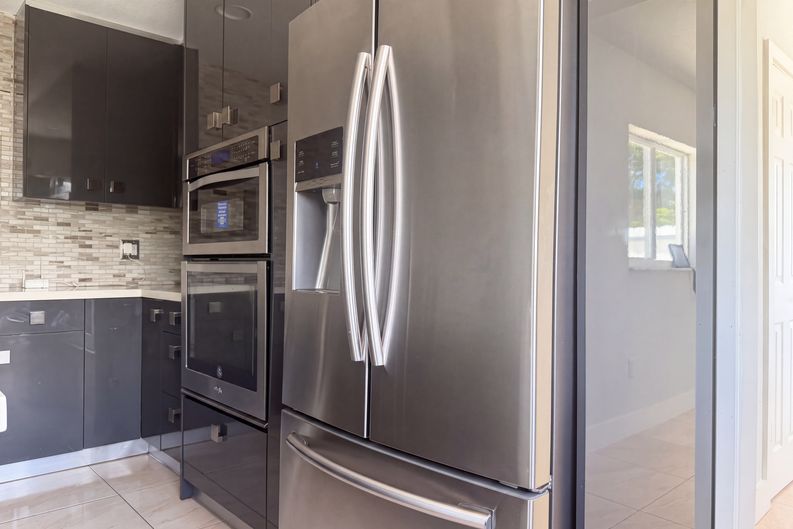 Photo 4 of 22 of 6200 SW 109th Ave, Miami, FL