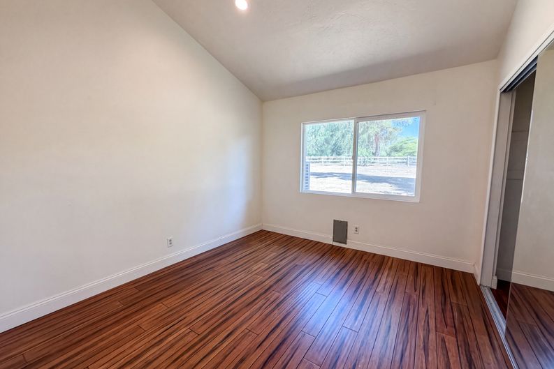 Photo 4 of 40 of 15408 Glentree Rd, Valley Center, CA