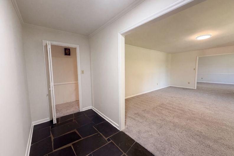 Photo 14 of 39 of 604 Meadowbrook Dr, Spartanburg, SC