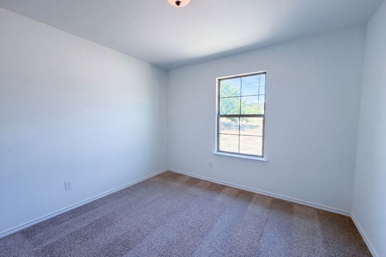 Photo 13 of 18 of 521 Brazos Hills Dr, Weatherford, TX