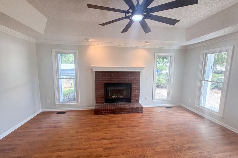 Photo 14 of 37 of 153 Courtney Oak Dr, West Columbia, SC