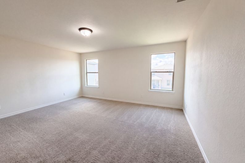 Photo 4 of 21 of 2100 Brandywine Dr, New Braunfels, TX