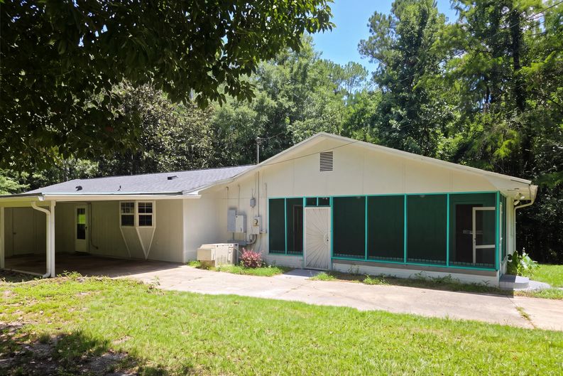 Photo 21 of 34 of 97 Walnut Ave, Defuniak Springs, FL