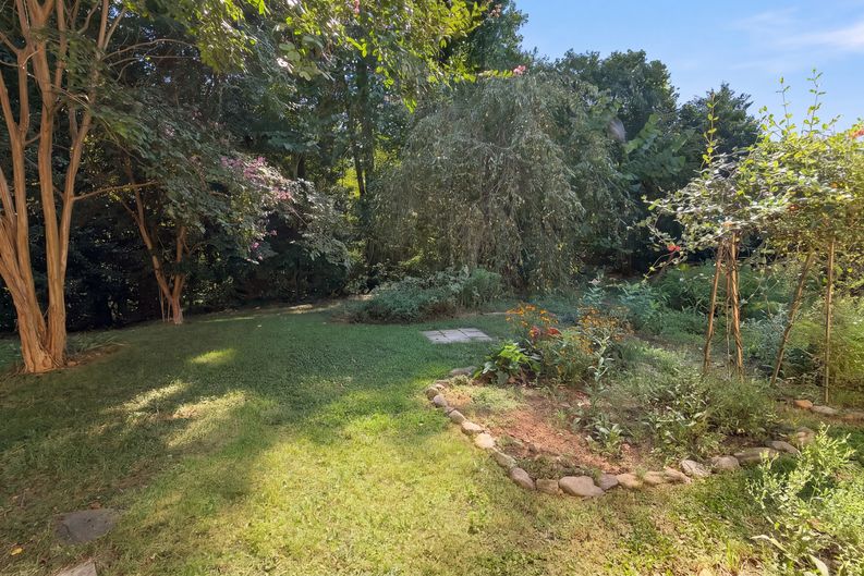 Photo 20 of 23 of 1750 Wilburn Park Ln NW, Charlotte, NC