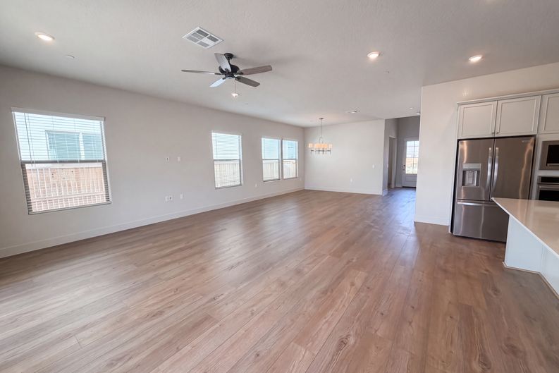 Photo 3 of 18 of 2262 N Marion Ave, Clovis, CA
