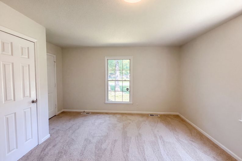 Photo 6 of 18 of 4154 Edgeware Rd, Winston Salem, NC