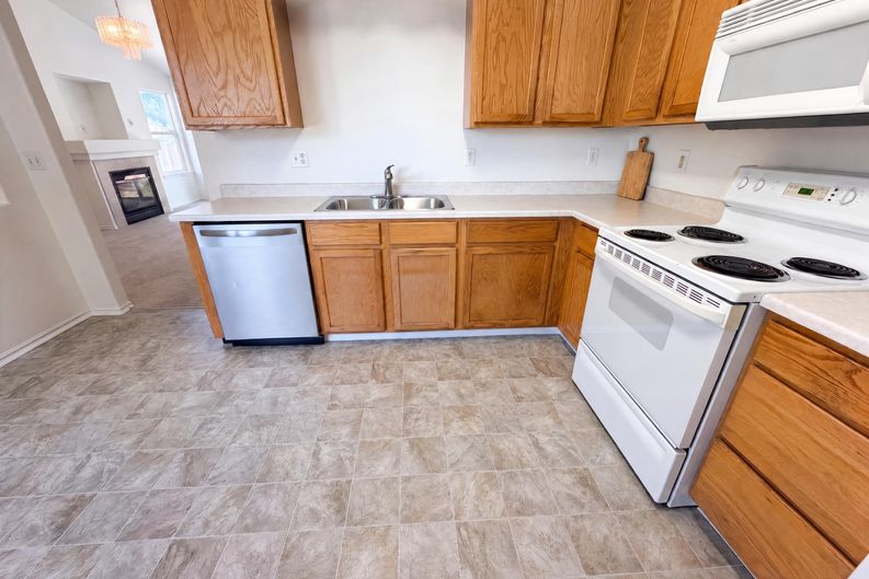 Photo 9 of 29 of 18959 E Linvale Pl, Aurora, CO