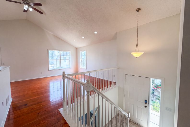 Photo 8 of 20 of 7476 Hampton Ln, Shakopee, MN