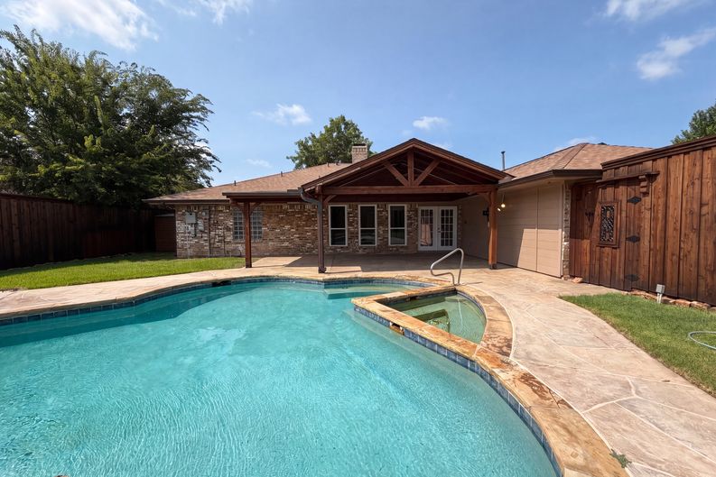 Photo 5 of 19 of 1533 Parkside Trl, Lewisville, TX