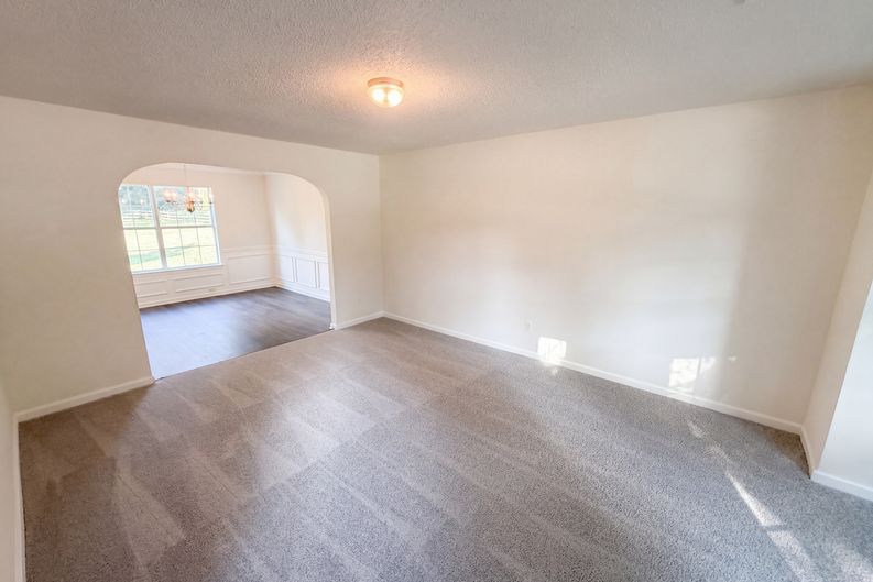 Photo 11 of 26 of 7425 Bodnant Dr, Fairburn, GA
