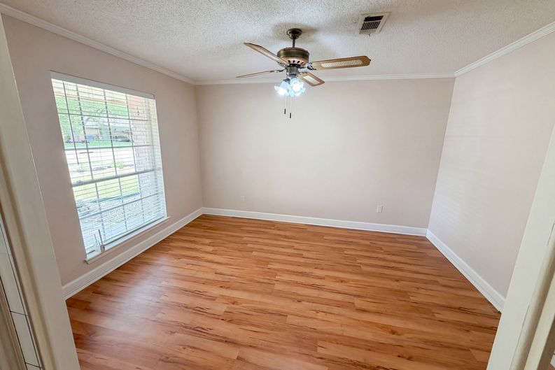 Photo 9 of 21 of 1902 New Orleans St, Deer Park, TX