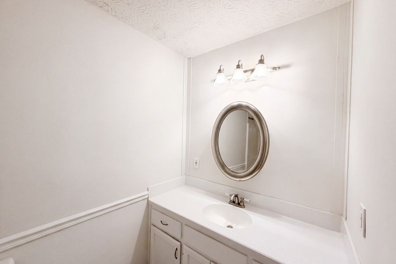 Photo 13 of 29 of 1731 Sundale Dr, Lawrenceville, GA