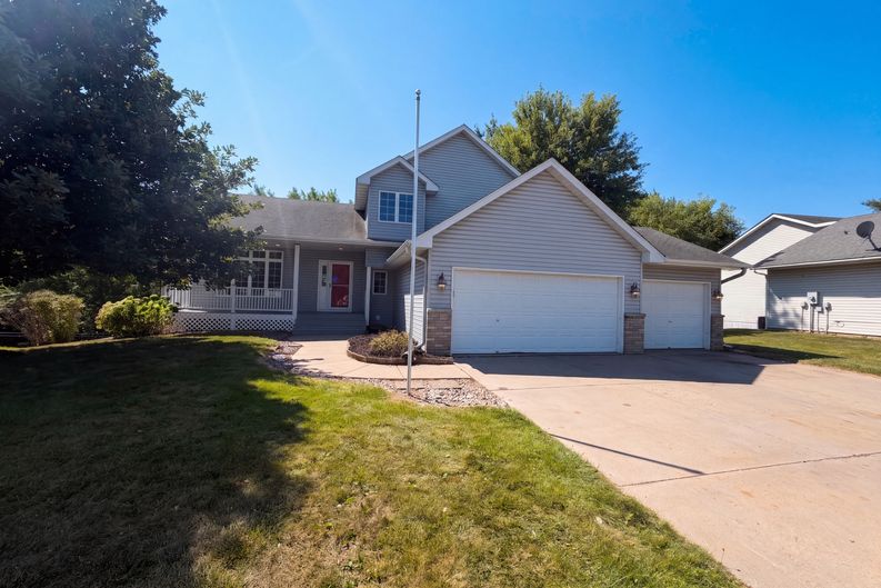Photo 29 of 34 of 8763 Autumn Oaks Dr, Rockford, MN