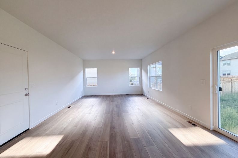 Photo 3 of 18 of 4043 Shirley Dr, Johnstown, CO