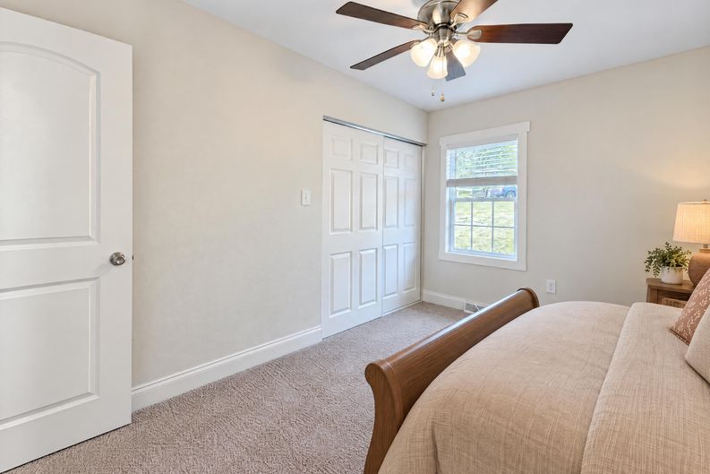 Photo 7 of 17 of 2846 Plato Pl, De Soto, MO