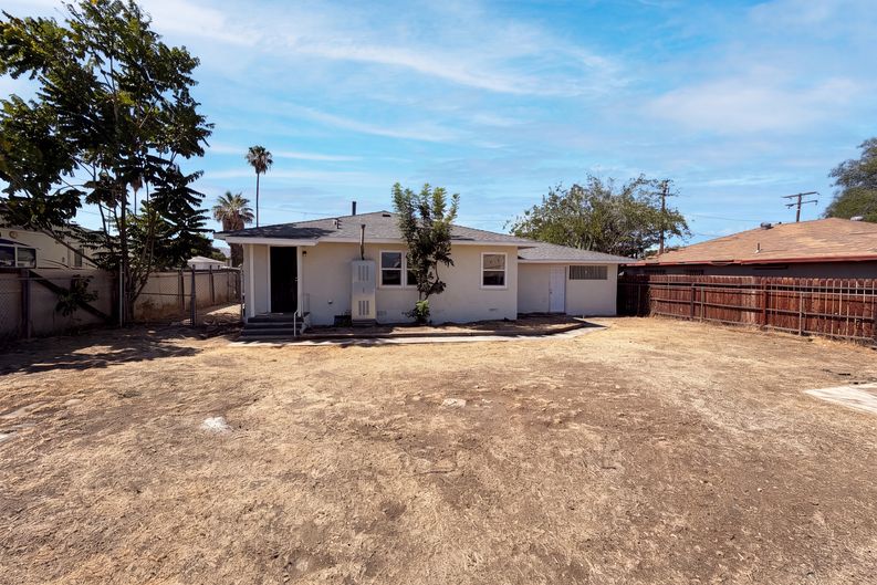Photo 5 of 19 of 1374 El Nita Ln, Hemet, CA