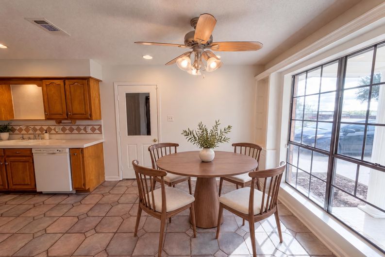 Photo 8 of 22 of 203 Frost Creek Ave, Groesbeck, TX