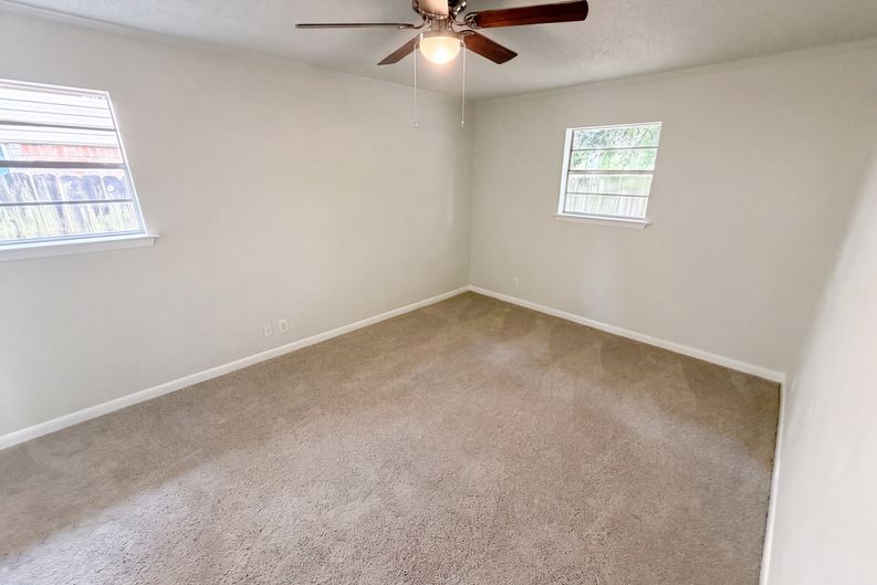 Photo 10 of 21 of 912 S 23rd St, Nederland, TX