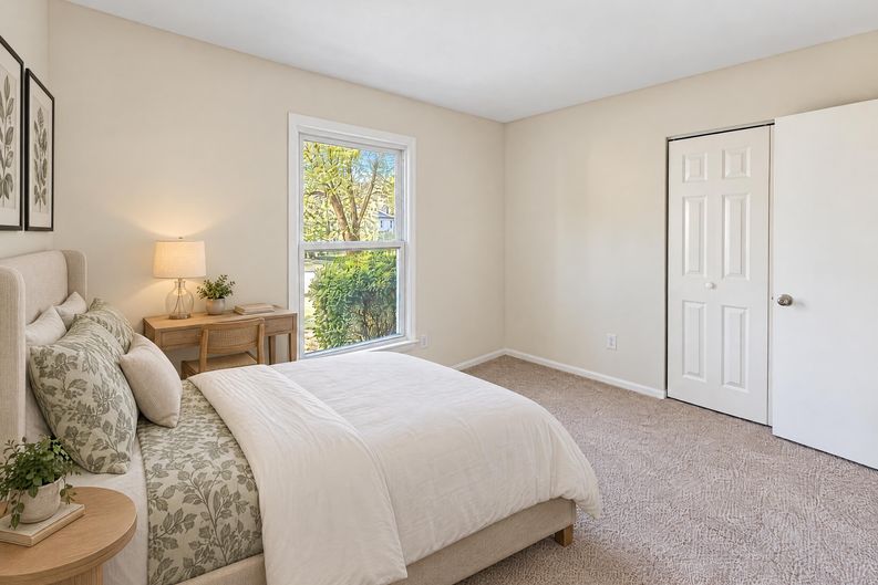 Photo 11 of 19 of 3305 Winchester Dr, Greensboro, NC