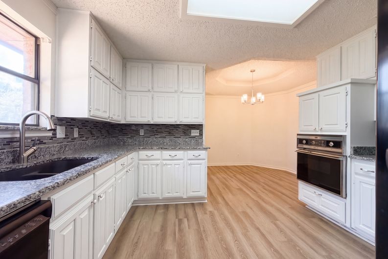 Photo 6 of 19 of 5126 Eagle Nest Dr, Arlington, TX